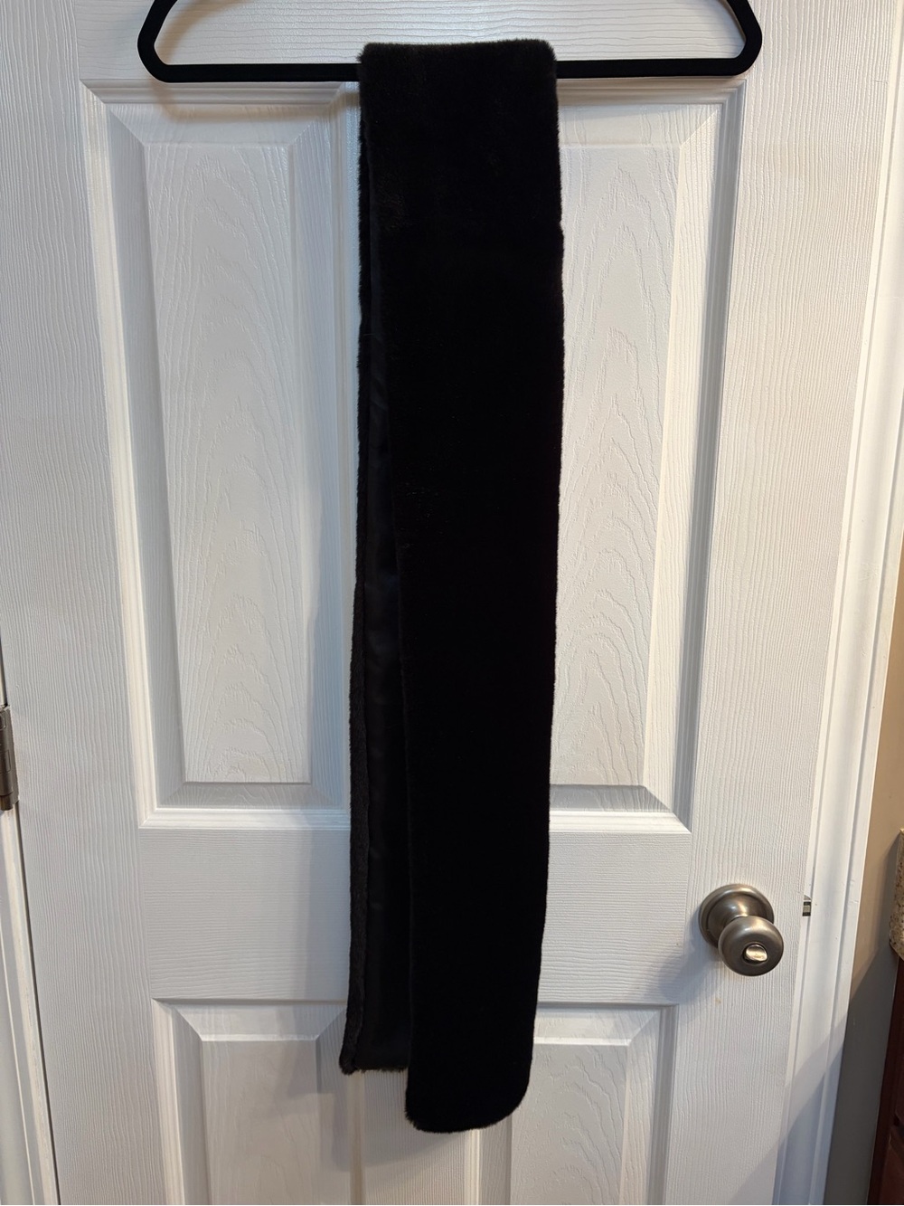 Luxurious Women's black Kenneth Cole Reaction faux Fur Scarf.
